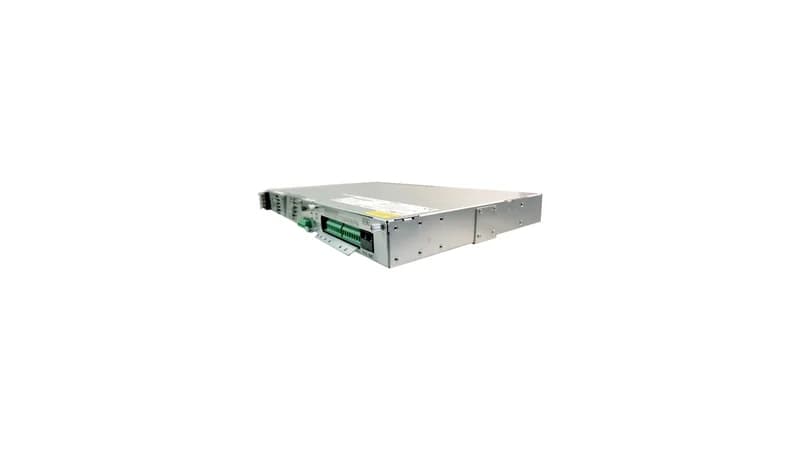 نظام الطاقة Vertiv NetSure 212 C23-S2 2U 120A تصوير أصلي للمصنع في المنتصف على خلفية بيضاء نقية