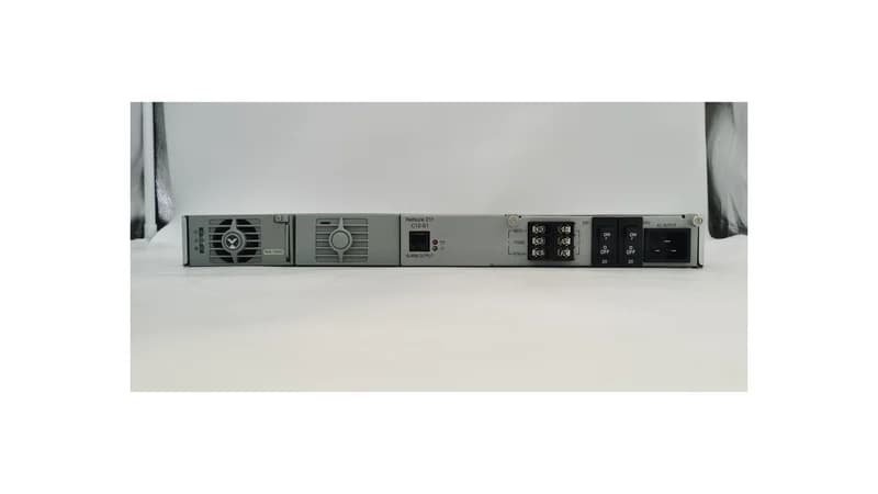 نظام الطاقة Vertiv NetSure 211 C12-S1 2U 120A تصوير أصلي للمصنع في المنتصف على خلفية بيضاء نقية